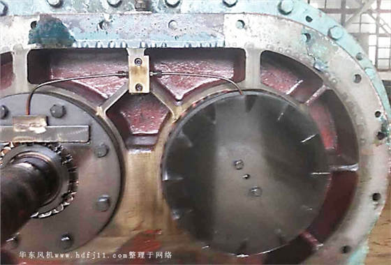 拆卸羅茨風(fēng)機(jī).jpg 拆卸羅茨風(fēng)機(jī).jpg